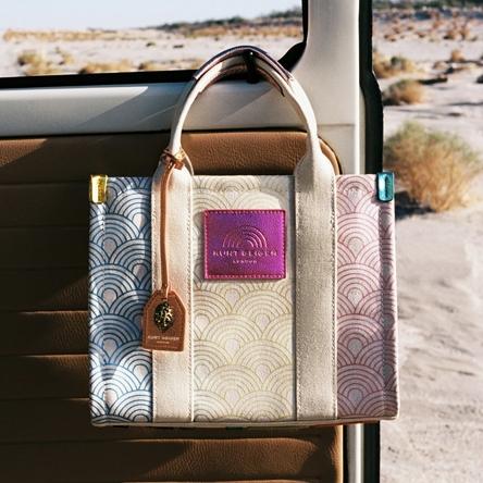 MD KENSINGTON FLOWER Bone Leather Shoulder Bag by KURT GEIGER LONDON